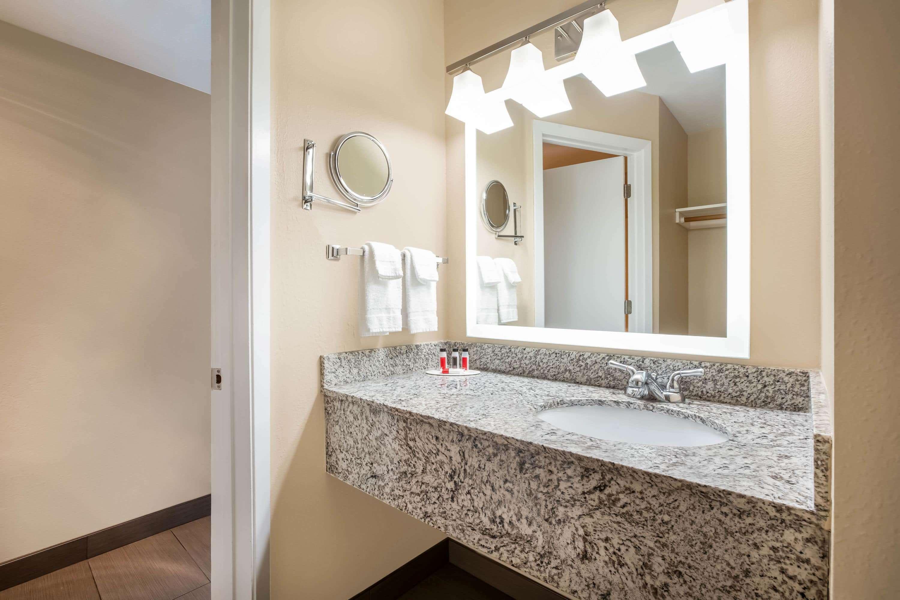 Baymont By Wyndham Tri-Cities/Kennewick Wa Hotel Bagian luar foto